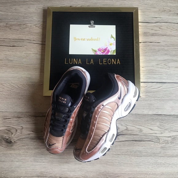 NEW Nike Air Max Tailwind IV Sneakers, CT1184-900, size 7 Women - Picture 7 of 13